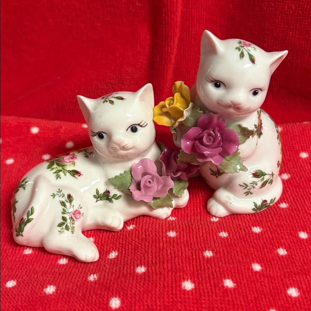 Royal Albert England Old Country Roses Kitty Cat Salt and Pepper Shaker Set